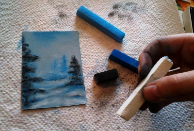 Sockenzombie malt mit pastellkreide eine kakaokarte