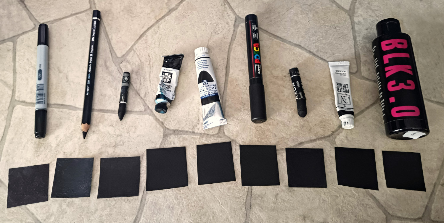 Schwarz Test: Schwarze Farbtöne verschiedener Marken im Vergleich (Sockenzombies Künstlermaterial)